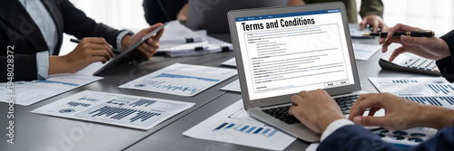 Fotografía Digital legal contract provide terms and conditions document on computer screen