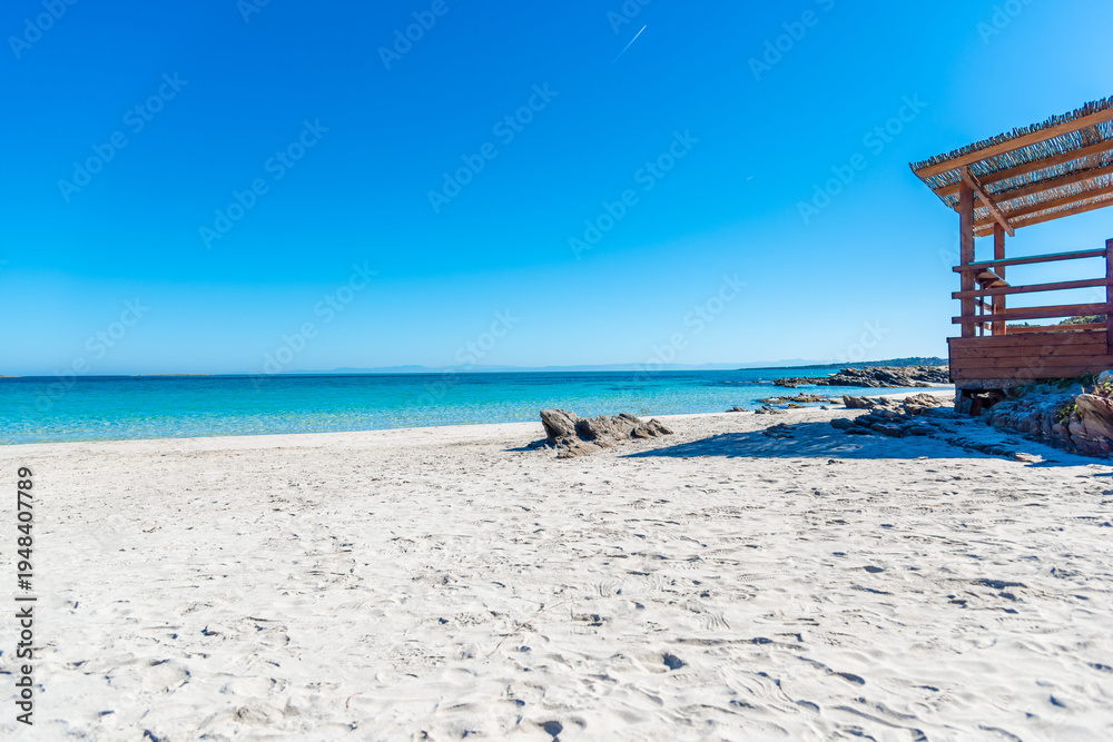Obraz premium Wooden porch by the sea in Sardinia on a sunny morning