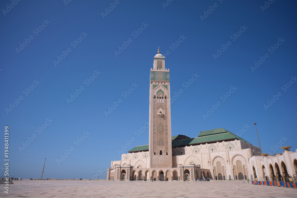 Fototapeta premium Hassan ii mosque minaret in casablanca, morocco