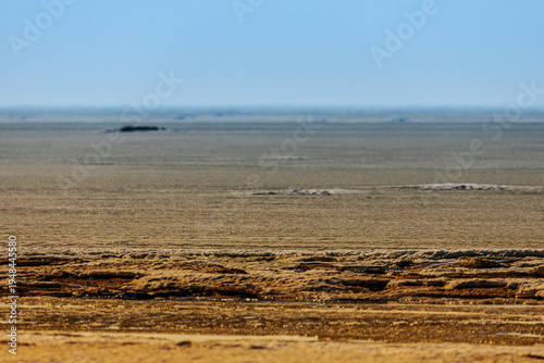 Valokuva Expansive view of a barren landscape with dry earth and distant horizon under a