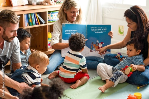 Foto Children's storytime group interaction