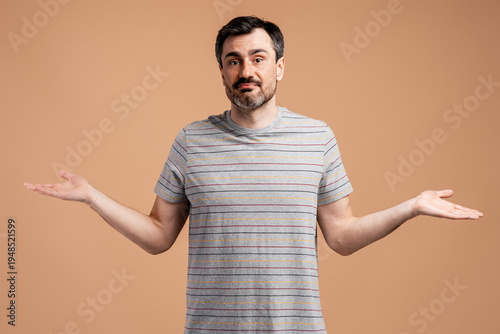 Quadro su tela Man shrugging and spreading arms, expressing doubt, indecision, and confusion
