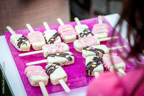 Elegant pink sweet table setup for a birthday celebration featuring beautifully decorated cake pops and delicate desserts in soft pastel tones. The perfect inspiration for a glamorous and fairy-tale b