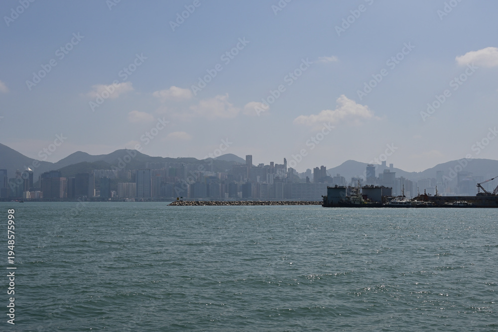 Fototapeta premium 海から見た香港の風景
