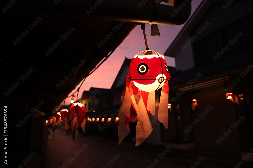 Naklejka premium 『 金魚ちょうちん 白壁の町並み 』 山口県柳井市観光