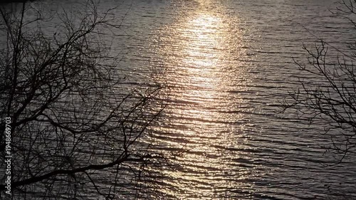 팔당대교 근처 한강 수면에 비치는 햇빛 반사 풍경 영상