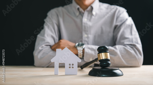 Tableau sur toile Foreclosure house concept with judge gavel, representing property law, real esta