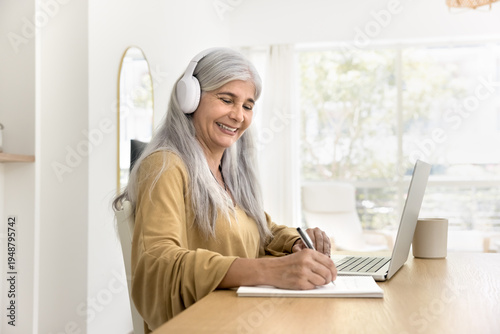 Foto Focused learning or remote work