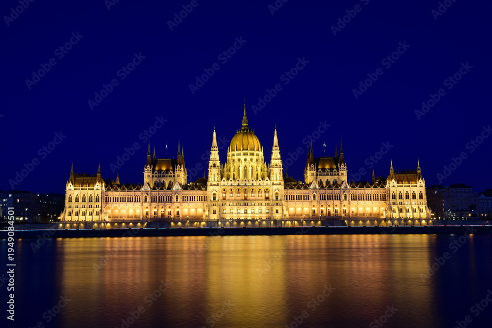 Fototapeta premium hungarian parliament building