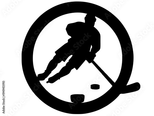 Ein Spieler fährt auf Schlittschuhen über das Eis und kontrolliert den Puck mit dem Schläger. Die Szene vermittelt Geschwindigkeit und Dynamik.KI Generiert