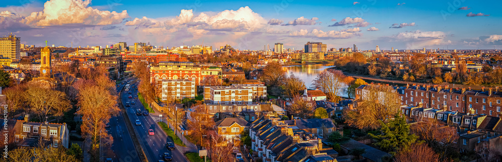Fototapeta premium Golden Hour View of Hammersmith and A4 with London Skyline in Distance