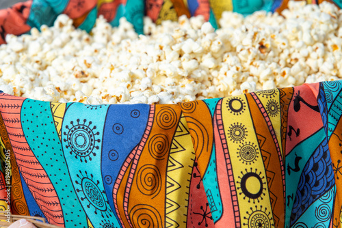 Schilderij op canvas Popcorn basket for cleansing baths.
