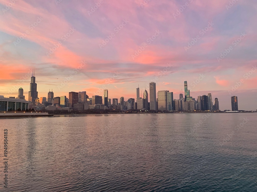 Fototapeta premium Chicago Skyline at Sunset Over Lake Michigan with Orange Sky