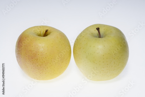 Wallpaper Mural 黄色いりんご きみと　青森県産 Torontodigital.ca