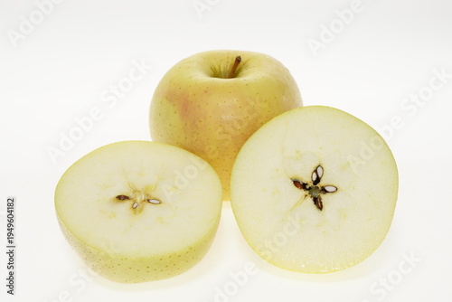 Wallpaper Mural 黄色いりんご きみと　青森県産 Torontodigital.ca