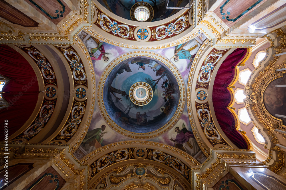 Obraz premium Dome ceiling interior of Xaghra Parish Church - Xaghra, Malta