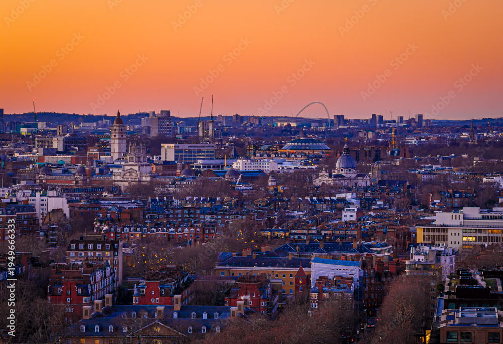 Obraz premium London skyline panoramic sunset with London Eye and City skyscrapers, UK