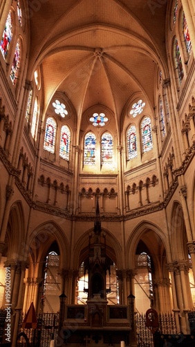 Quadro su tela Intérieur de la basilique catholique Sainte-Maxellende à Caudry dans le département du nord