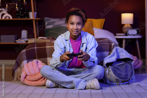 Teenage African-American gi...
