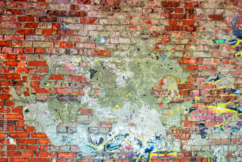 Foto Abstract image of crumbling graffiti on a city street wall