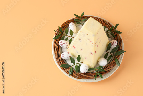 Plate with wreath, tasty cu...