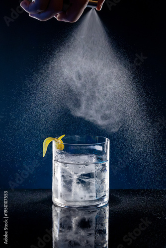 Obraz na płótnie spray vodka tonic