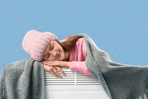 Young woman in hat with pla...