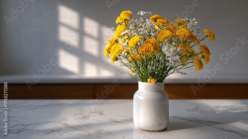 Checkliste für die Gestaltung einer hellen und einladenden Küche mit frischen Blumen und modernem Design