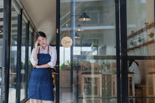 Billede på lærred Stressed young woman having headache in cafe doorway