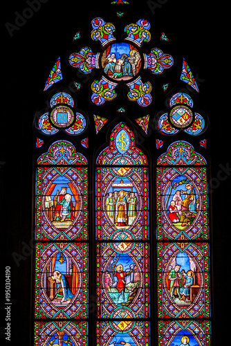 Cuadro en lienzo Gothic Stained Glass of Saint Louis King of France Life, Saint Pierre Cathedral