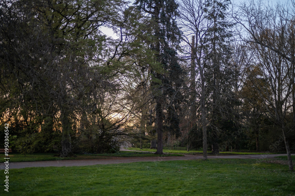 Obraz premium Le parc Napoléon III dans la ville de Vichy en Auvergne