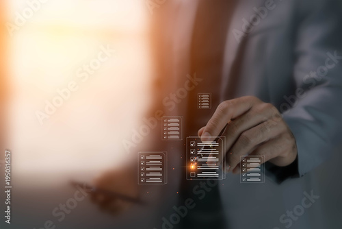 Fotografía The checklist concept involves reviewing documents on an electronic system, a paperless workflow, and a structured process of ticking checkboxes