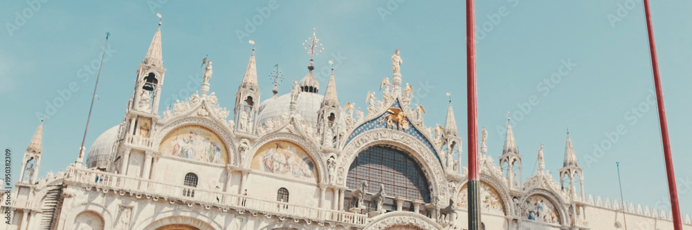 Fototapeta premium Patriarchal Cathedral Basilica of Saint Mark in Venice,. Panoramic