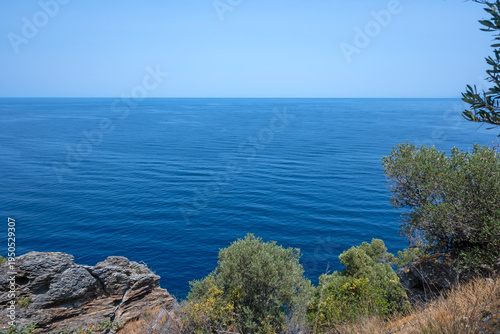 Fotografie The coastline of Skopelos near Chapel of Agios Ioannis, Thessaly, Greece