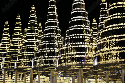 태국 부리람의 호국 상징인 라마 1세 국왕 동상과 역사적 기념 광장
