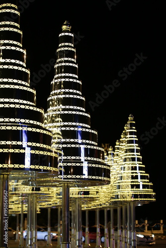 태국 부리람의 호국 상징인 라마 1세 국왕 동상과 역사적 기념 광장
