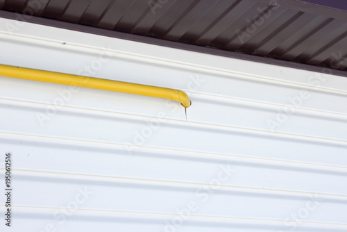 Подвод газовой трубы к частному дому.Gas pipe supply to a private house.