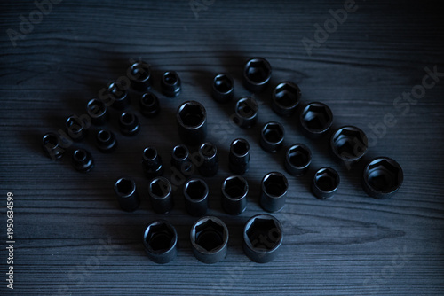 Foto High-performance impact sockets dominate the foreground, showcasing their precision 6-point (hexagonal) broaching and heavy-duty side walls