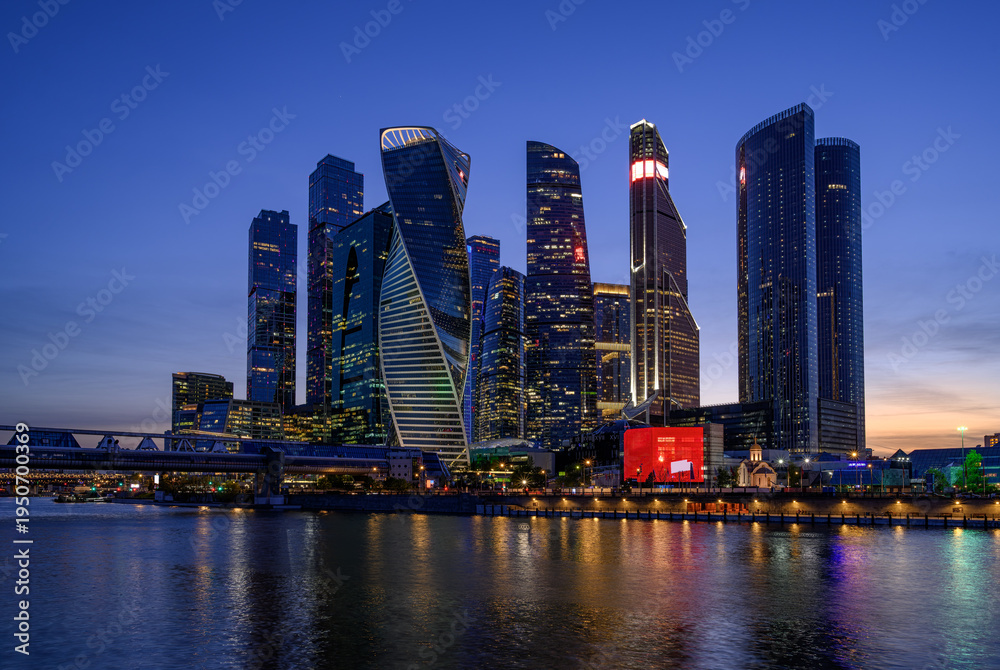 Obraz premium Night view of skyscrapers of Moscow City business center and Moscow river in Moscow, Russia, Russia