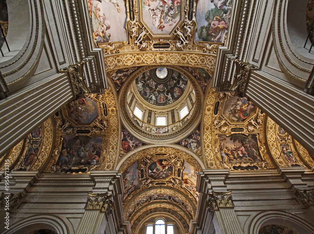 Obraz premium Basilica della Vergine della Ghiara a Reggio Emilia; tiburio e volte affrescate e decorate