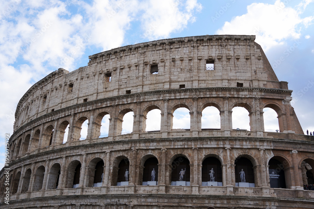 Obraz premium Roman Colosseum, also known as the Flavian Amphitheater in Rome, Italy.