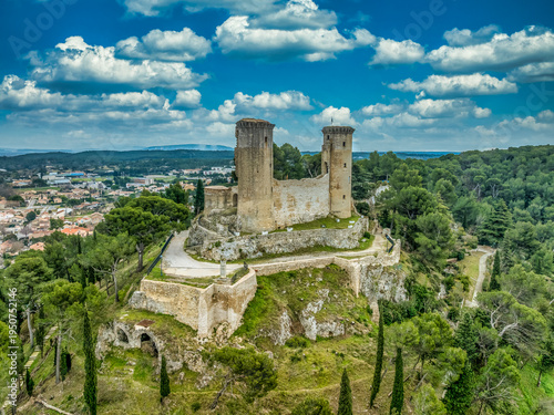 Fotografía Aerial view of Château de Châteaurenard, striking 12th-century fortress that onc