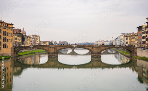 Fotografia Architectural detail with bridge, florence, river in Italy - travel photography