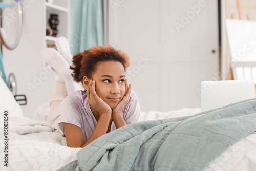 Teenage African-American gi...