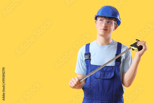 Young male construction wor...