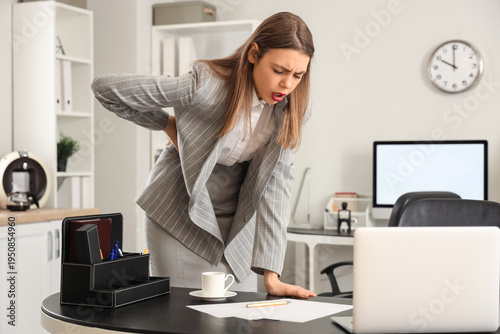 Young businesswoman sufferi...
