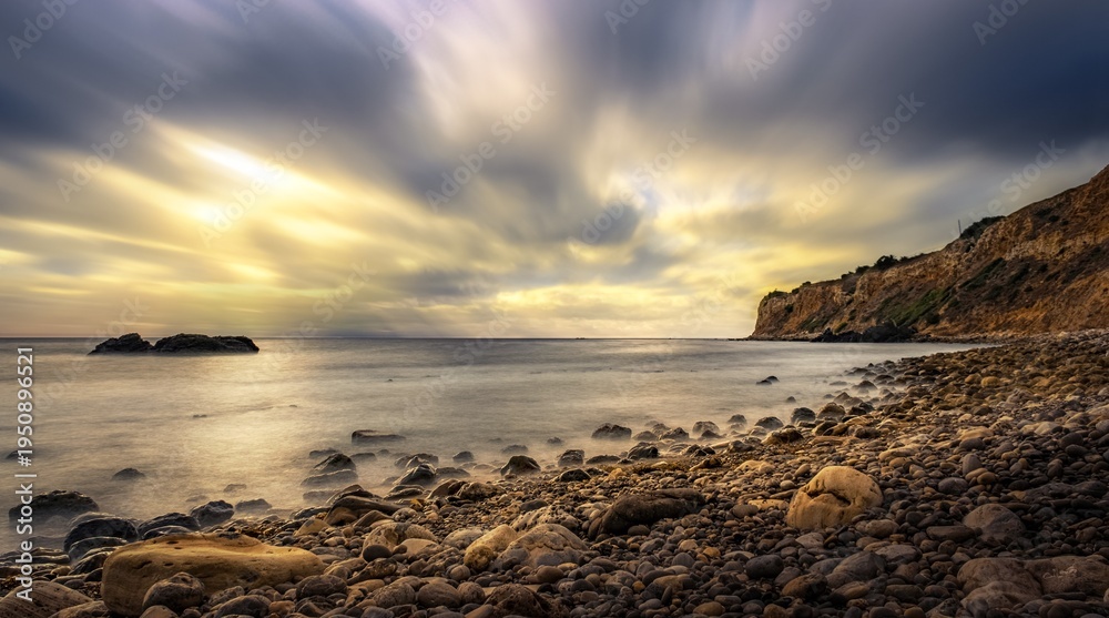 Obraz premium Peaceful California coastal landscape with golden light reflecting on ocean waves and soft shoreline textures