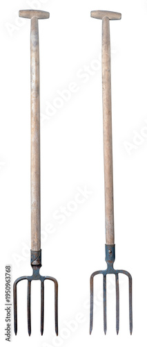 Fotografía Old fork for shoveling straw on a farm. Isolated background.