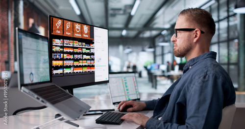 Quadro su tela Store Manager Analyzes Supermarket Shelf Arrangement Using Digital Planogram