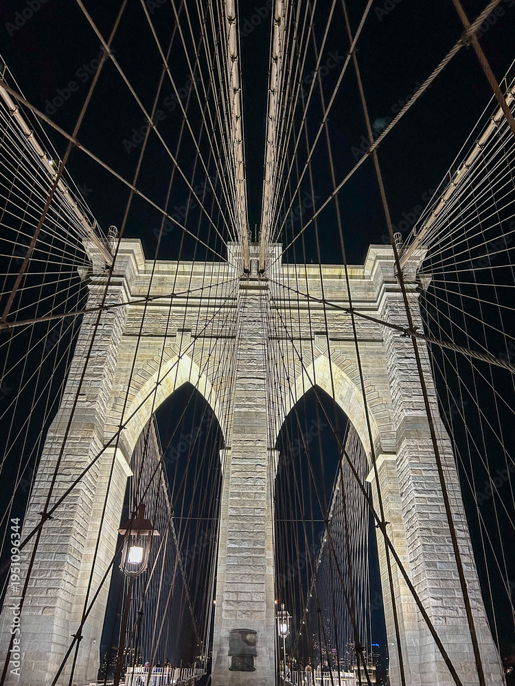 Fototapeta premium Brooklyn Bridge at Night
